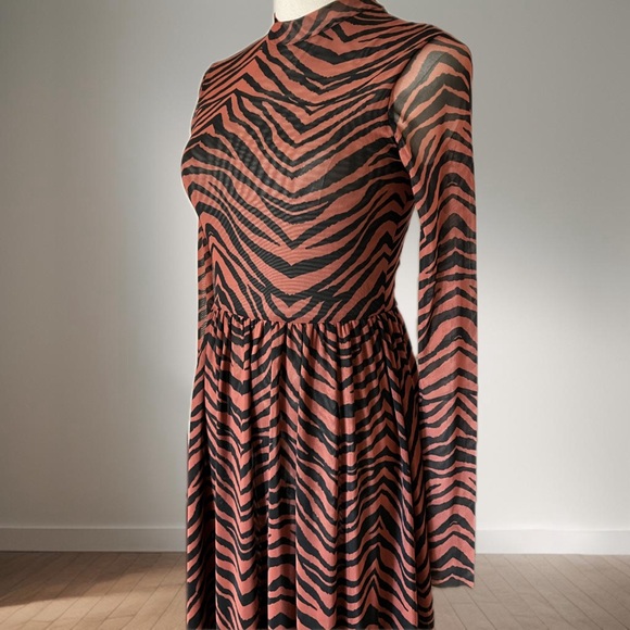Urban Outfitters Tiger Print Mesh Maxi Dress Size S Made in U.K - Picture 2 of 8